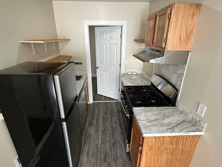 537 W 5th St #202 — Photo 6