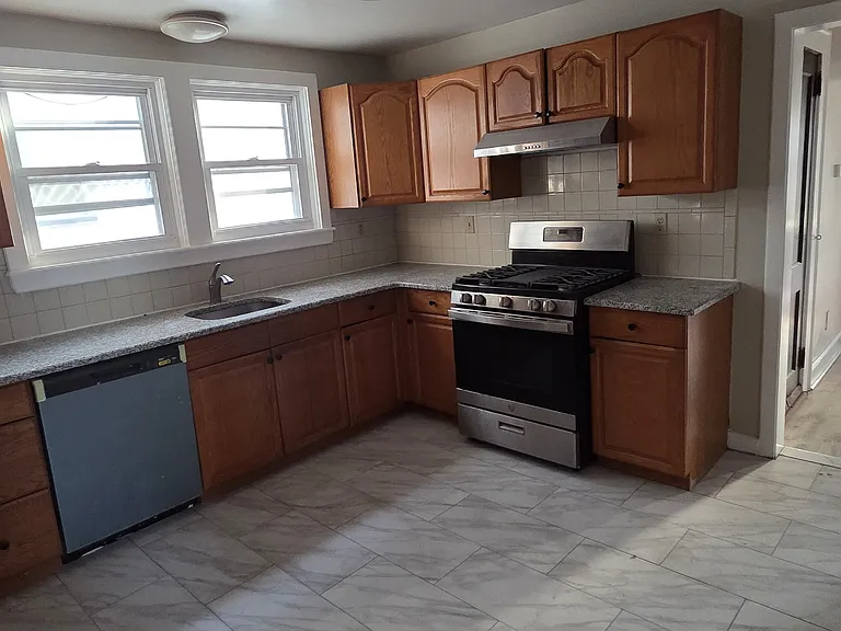 61 N 22nd St — Photo 9