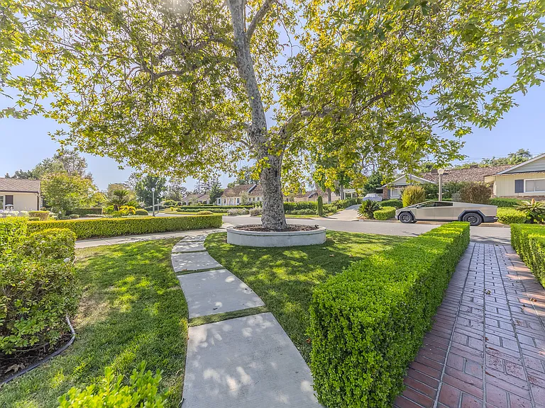 2150 S El Molino Ave — Photo 57