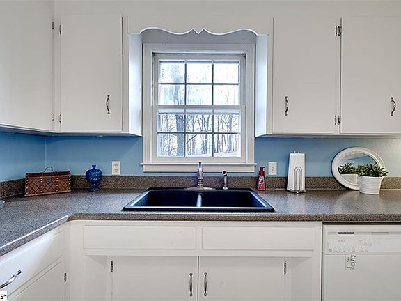 3rd image of 119 E Woodburn Dr