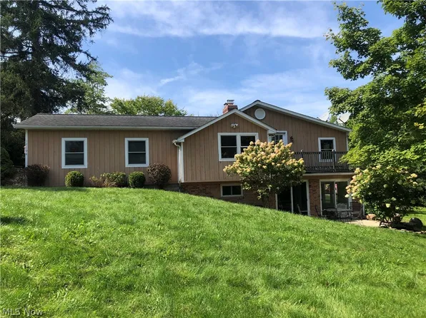 12104 Crampton Dr, Burton, OH 44021