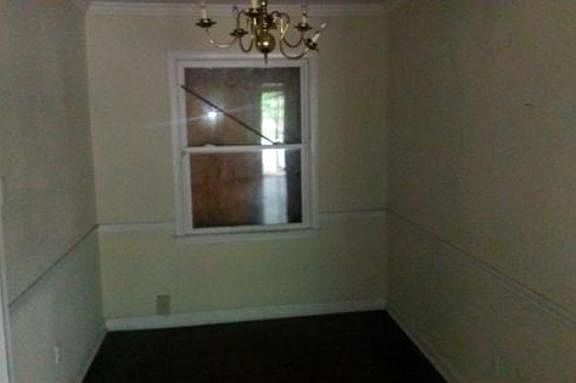 3rd image of 1222 Robin Hood Ln