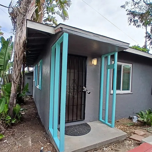 2081 Bacon St Photo 1