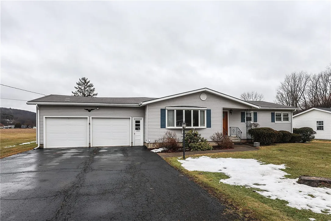 1204 Trescott Dr photo 1