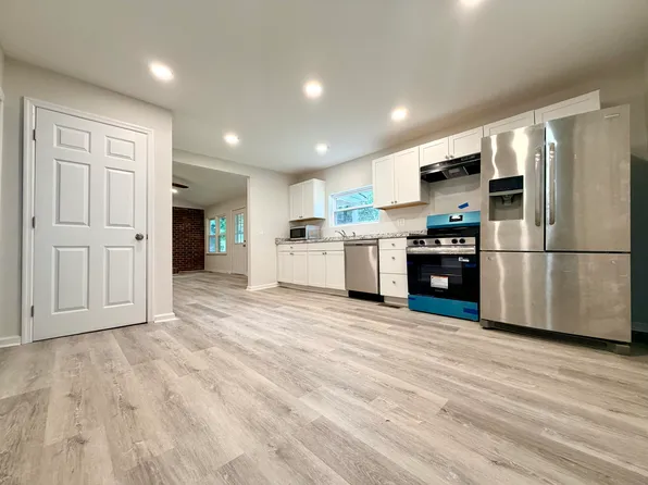 232 Poplar St, Rossville, GA 30741