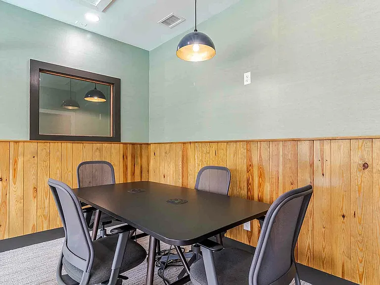 River Club Apartments — Photo 29