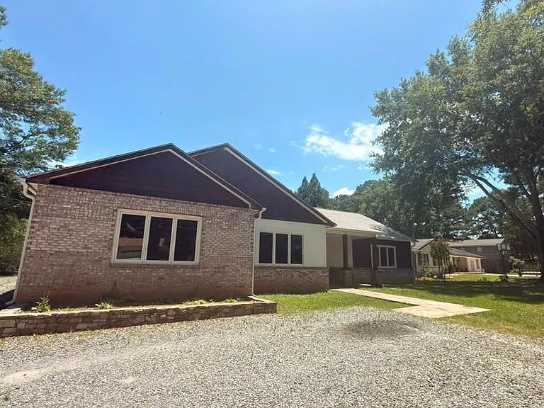 2909 Jones Mill Rd — Photo 1