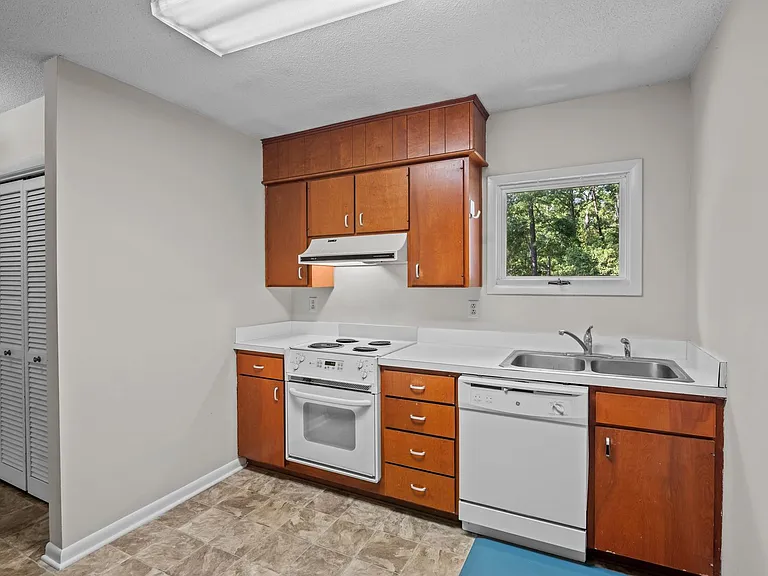 117 Bernhurst Rd — Photo 9