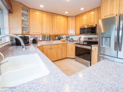 1174 Oceanview Dr, Anchorage, AK, 99515