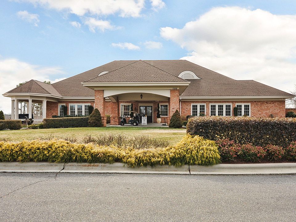 Verdict Ridge Club House