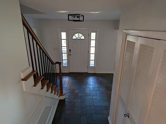 3rd image of 114 Sheffield Ln