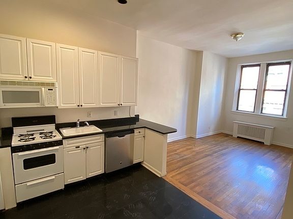 2nd image of 240 W 72nd St APT 3A