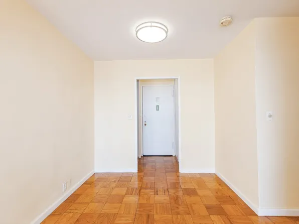 70-25 Yellowstone Boulevard image 32 of 35