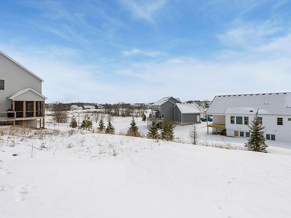 5th image of 2511 Woods Dr