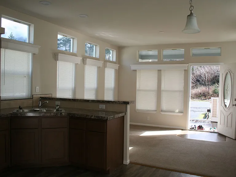 965 Forest Ln — Photo 2