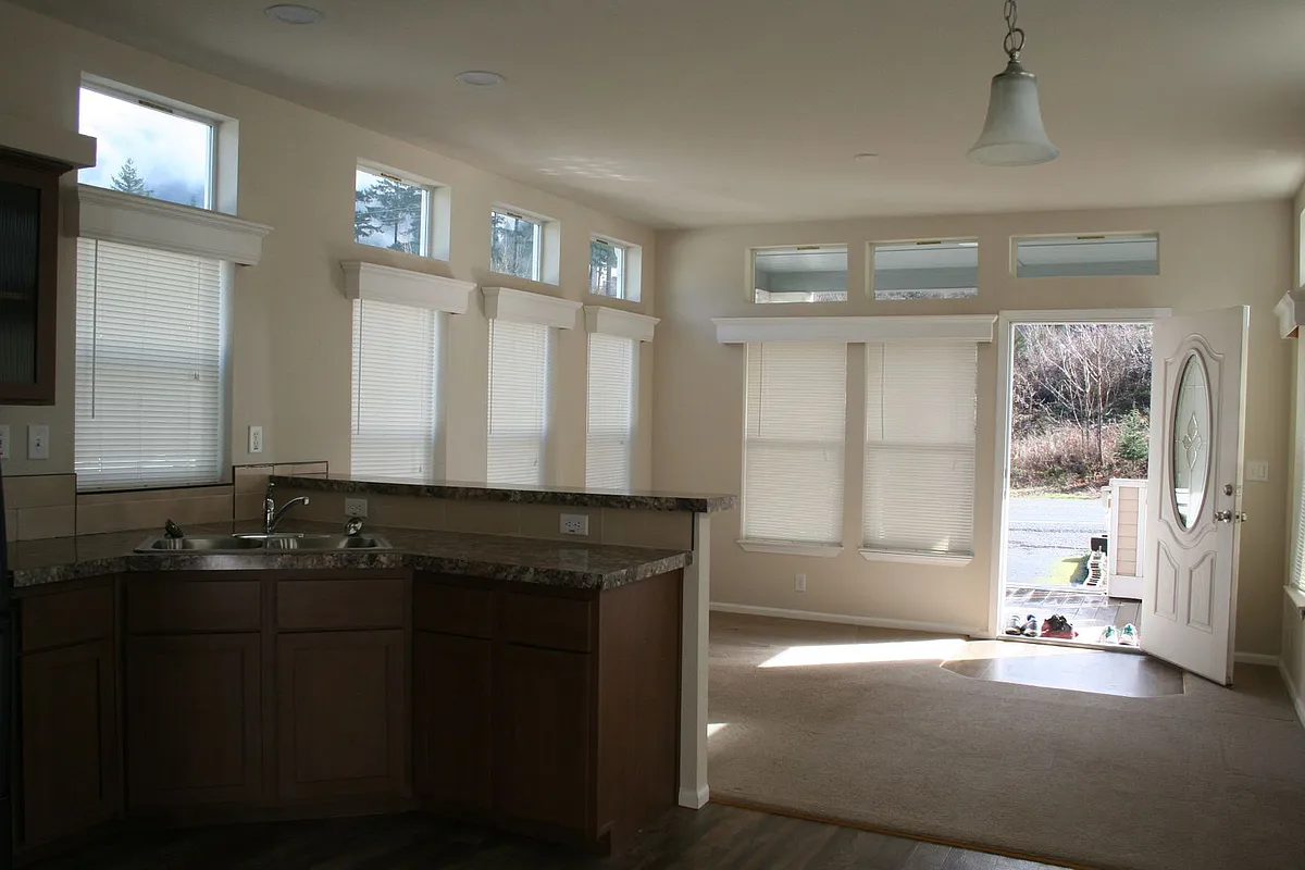 Building Photo - 965 Forest Ln