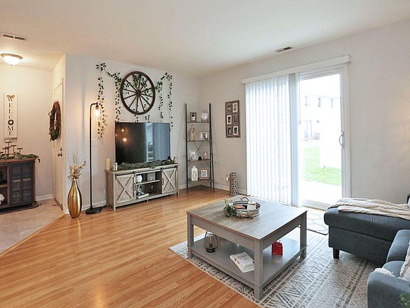 3rd image of 725 Whitesail Dr #725
