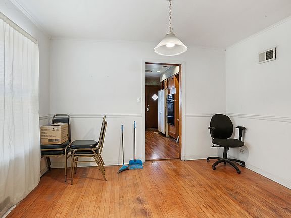 4th image of 10231 S Artesian Ave