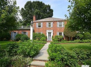62 Clinton St, Sea Cliff, NY 11579