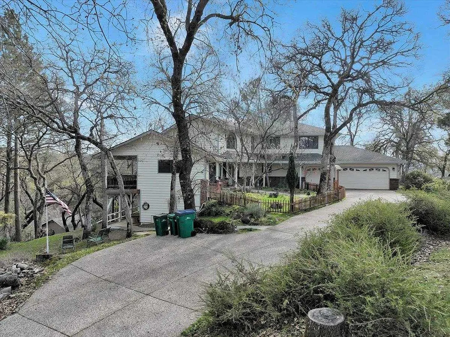 Large 4-bedroom Remodeled home in Lake Wildwood, Penn Valley, CA 95946 — Photo 2