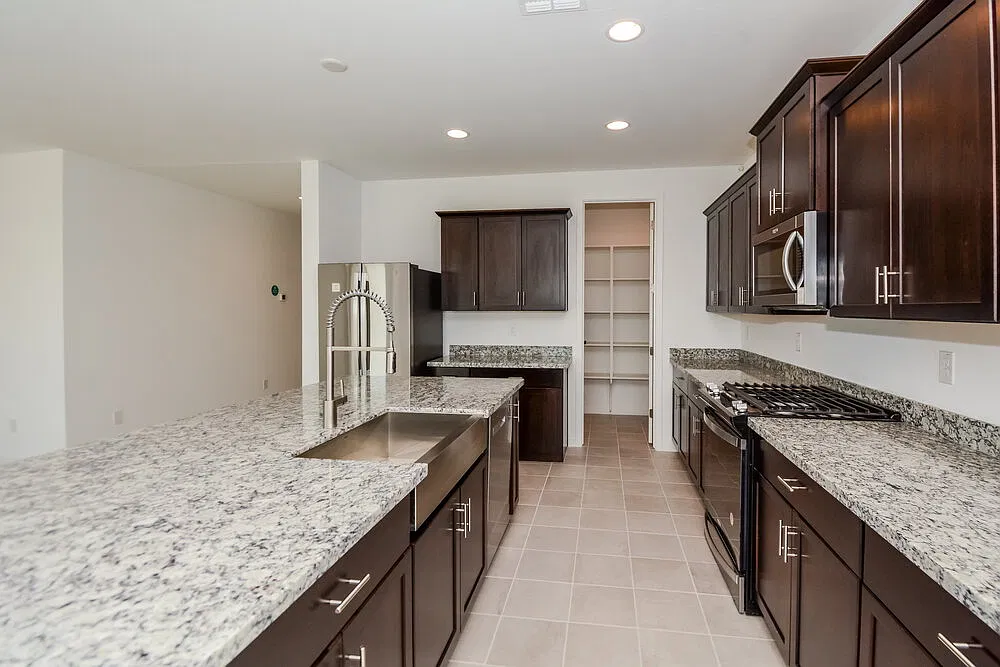 4 bed, 3.0 bath, 2342 sqft, $2,370 — Photo 4