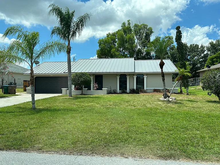 118 SW 19th Ter — Photo 1