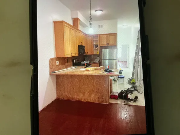 347 Summit Avenue image 1 of 5