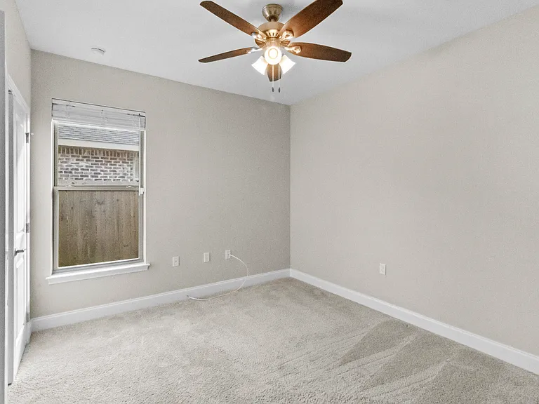 949 Kenzie Ln — Photo 25