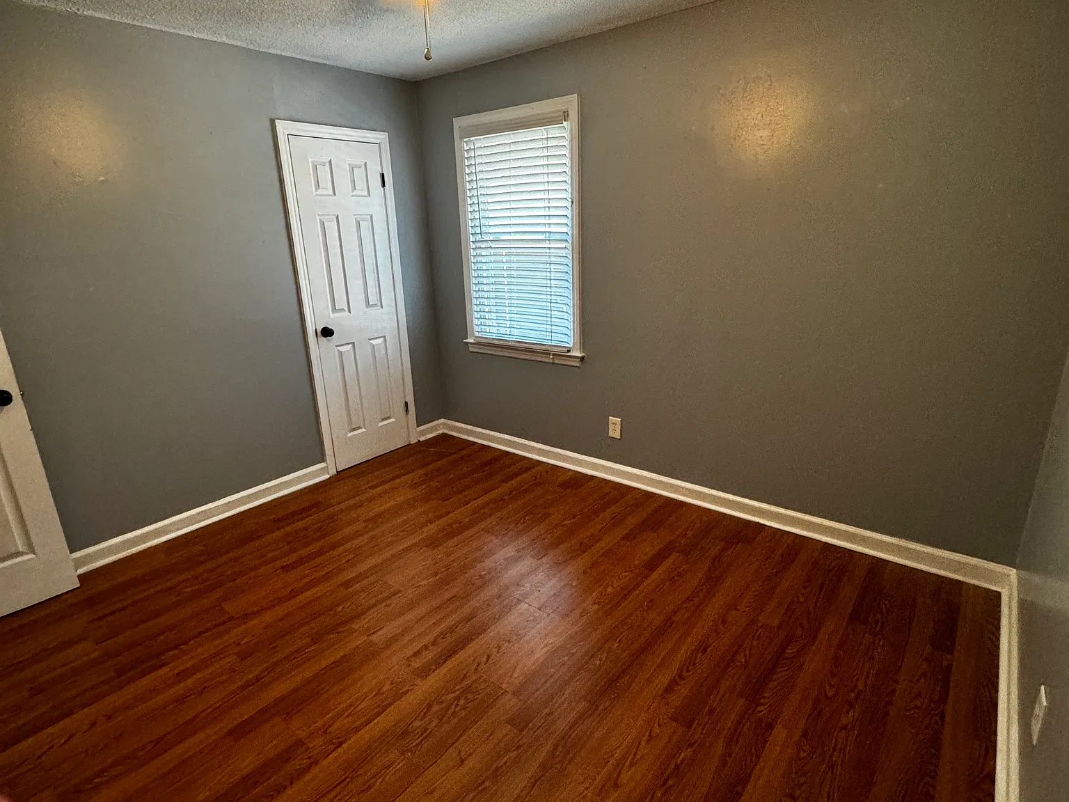 3 bed, 1.5 bath, 1300 sqft, $1,800 — Photo 3