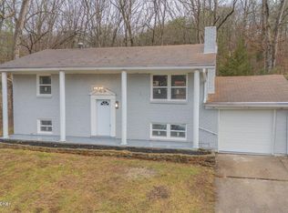 8221 Saint Anthonys Church Rd, Louisville, KY 40214