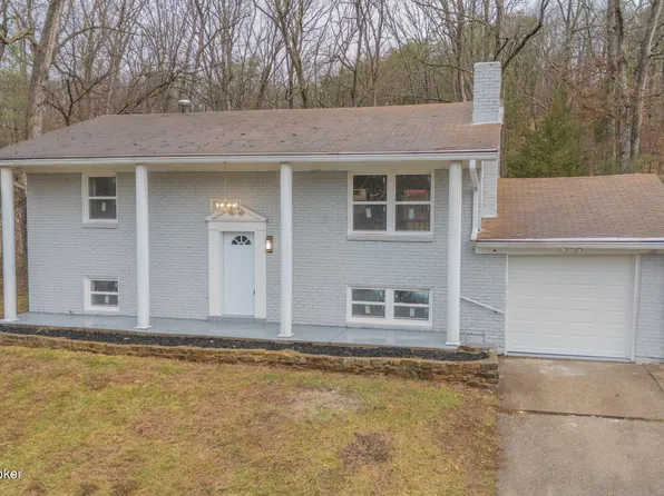 8221 Saint Anthonys Church Rd, Louisville, KY 40214