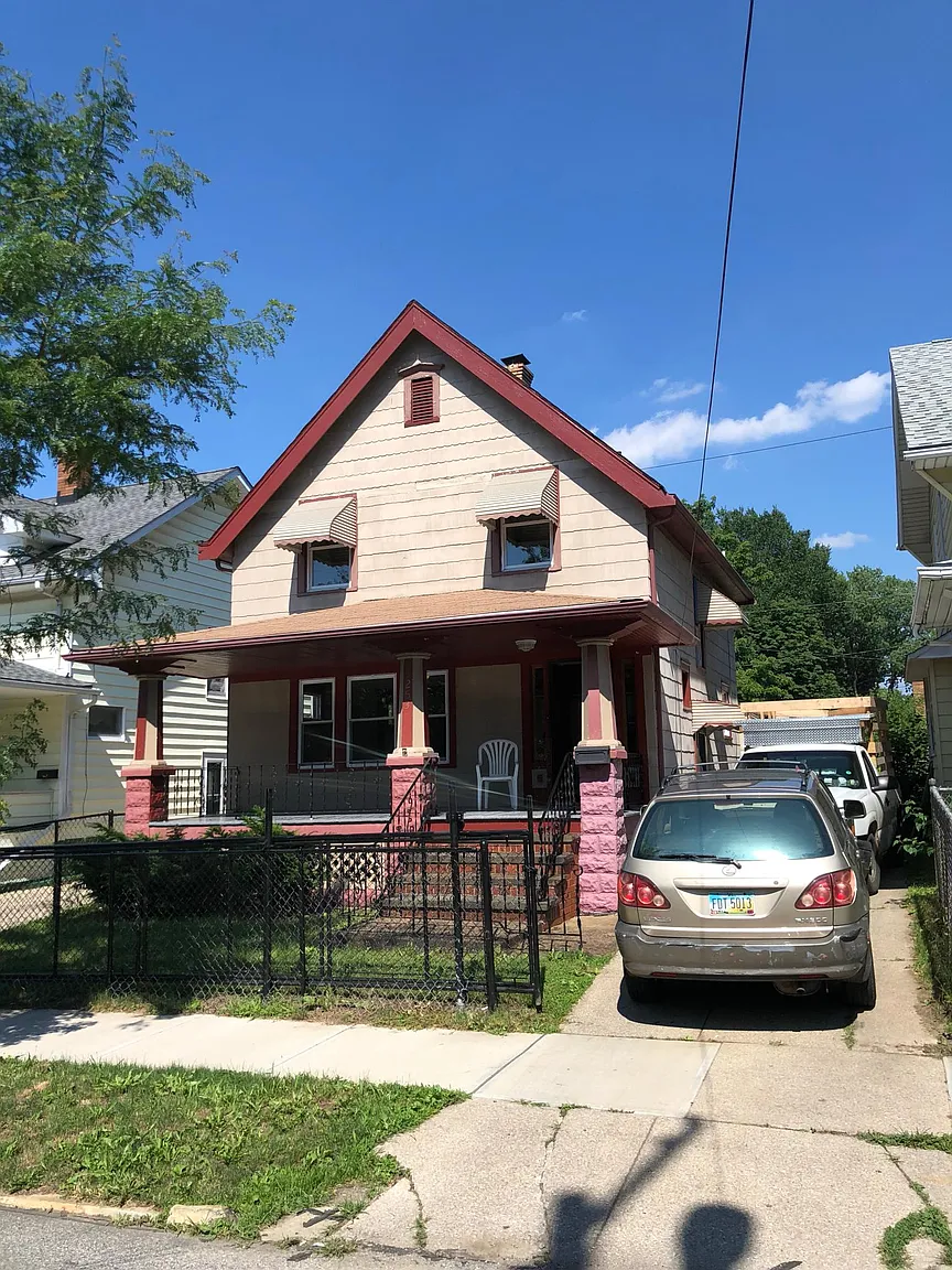 3253 W 82nd St photo 1
