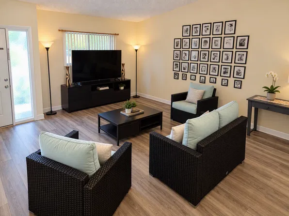 137 Sherwood Cir APT 27D, Jupiter, FL 33458