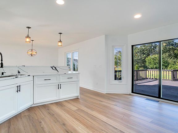3rd image of 5048 Vail Dr
