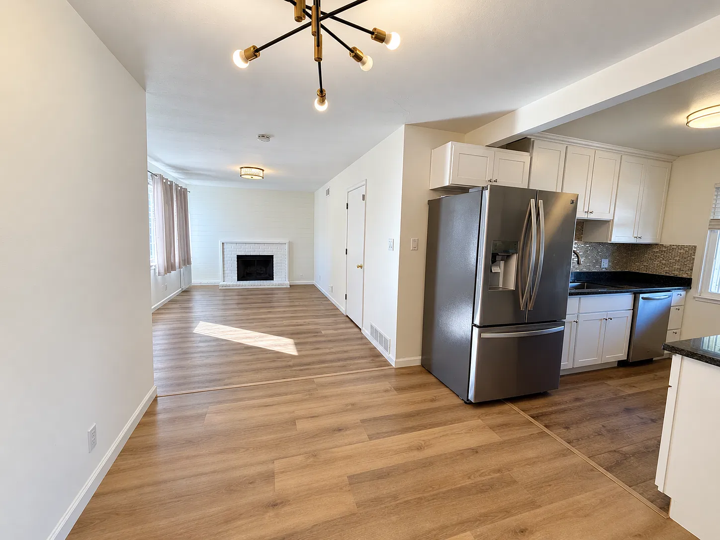3 bed, 1276 sqft, $4,250 — Photo 3