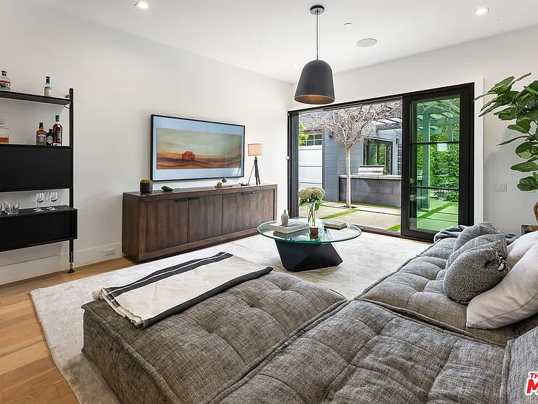 528 Norwich Dr — Photo 12