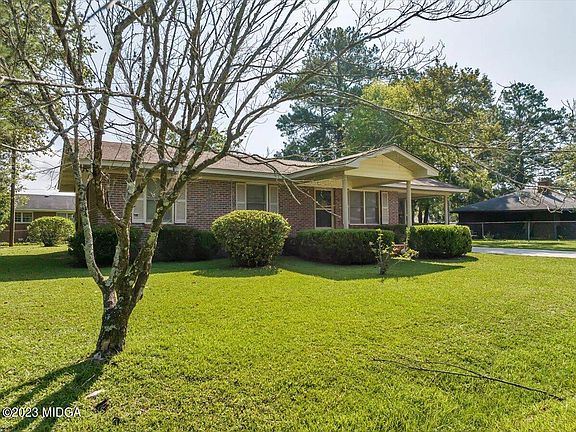 2nd image of 12 Fairway Dr #105
