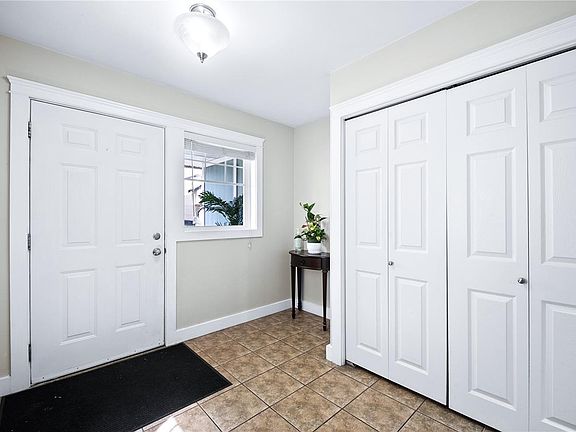 4th image of 921 Colville Rd #5