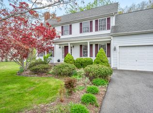 222 Debbie Dr, Meriden, CT 06451