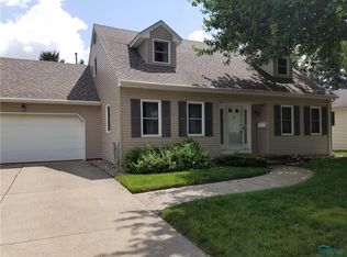 1227 Eastland Dr, Oregon, OH 43616