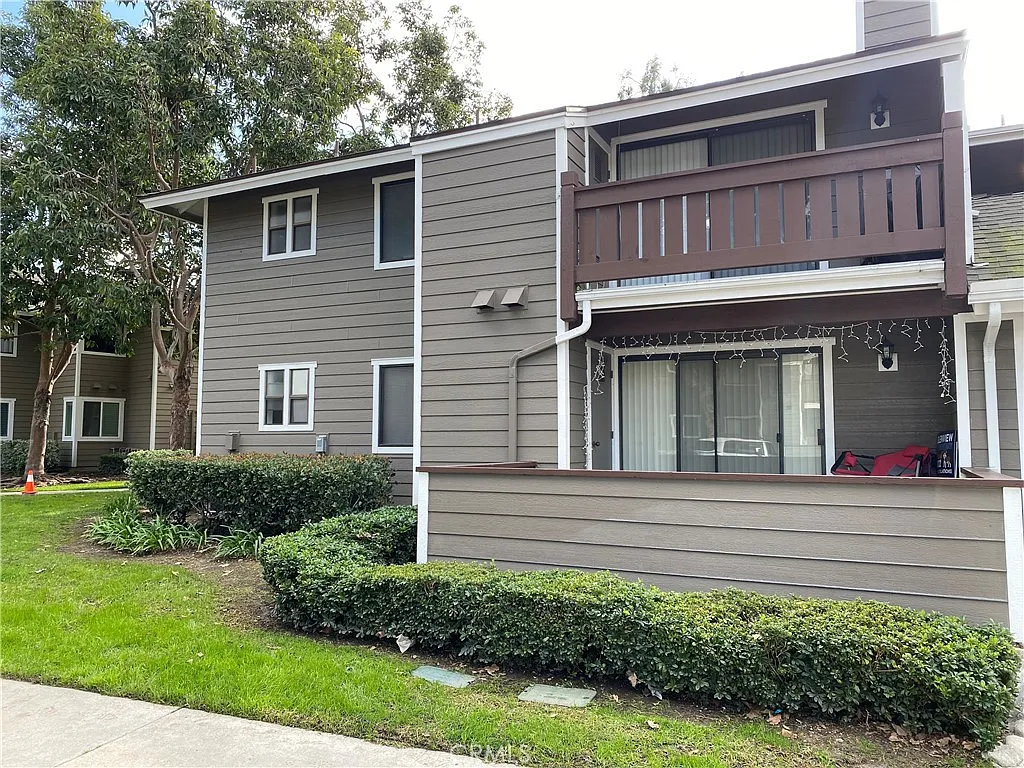 2 bed, 2.0 bath, 921 sqft, $2,850 — Photo 1