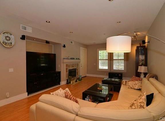 3rd image of 28 Leucadia #90