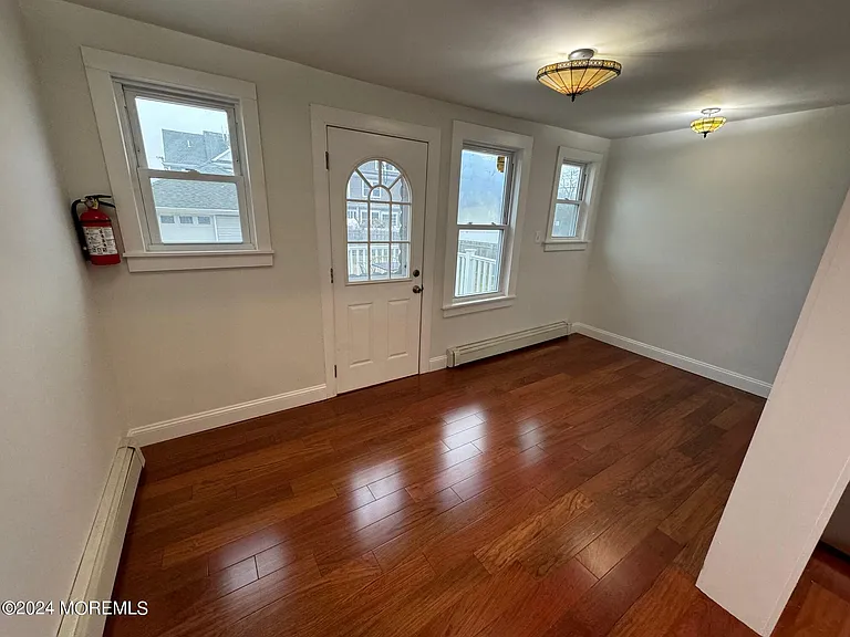 503 Forman Ave — Photo 9