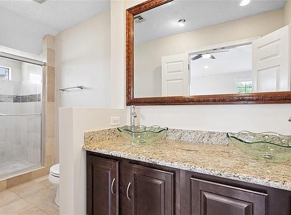 3rd image of 207 W Robert E Lee Blvd