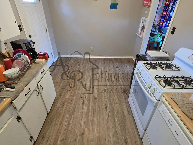 305 E Hudson St — Photo 10
