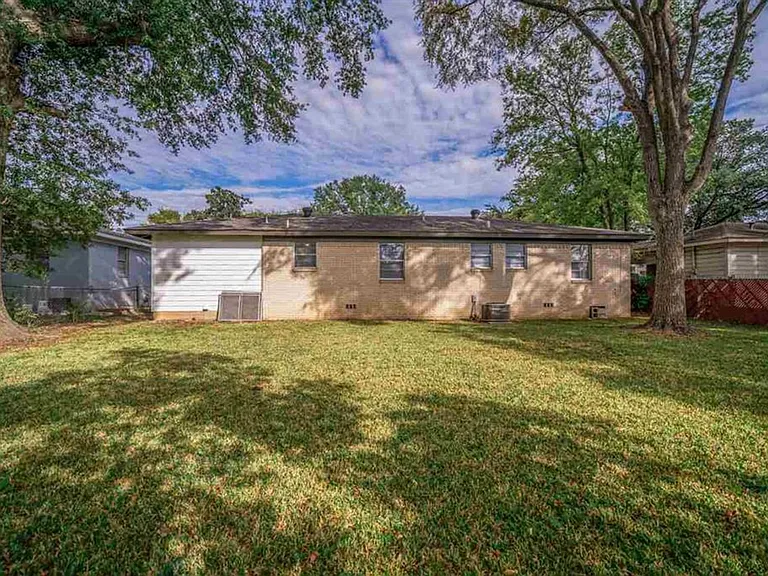 812 Glencrest Ln — Photo 35