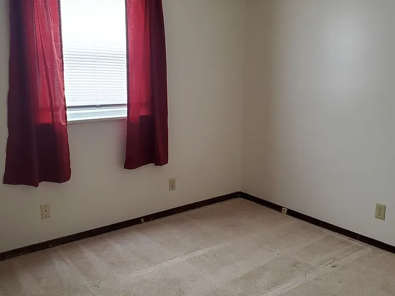 740 Demaret Dr — Photo 6