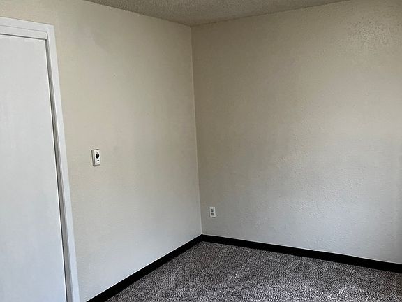 5th image of 219 23rd Ave S