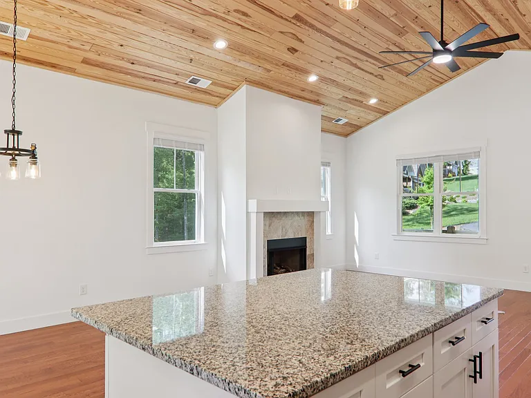 178 Jonathan Ln — Photo 16