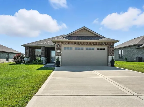 7547 Belmont Dr, Shawnee, KS 66227